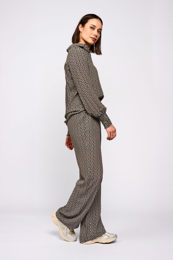 celia-pants,-joasie-blouse-03.jpg