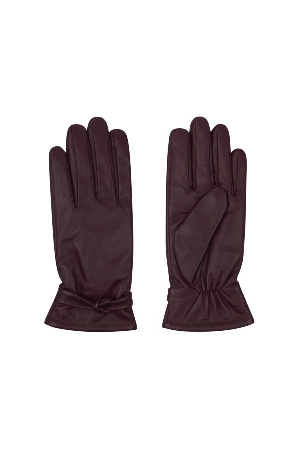 Glove-dot-rood-goed-scaled