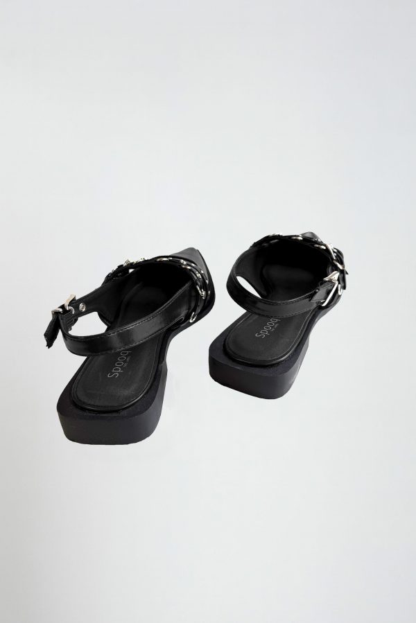 zwart achterkant schoen