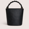 Zwart leren emmer tas met gevlochten hengsel
