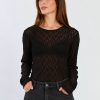 Lune-top-black-01